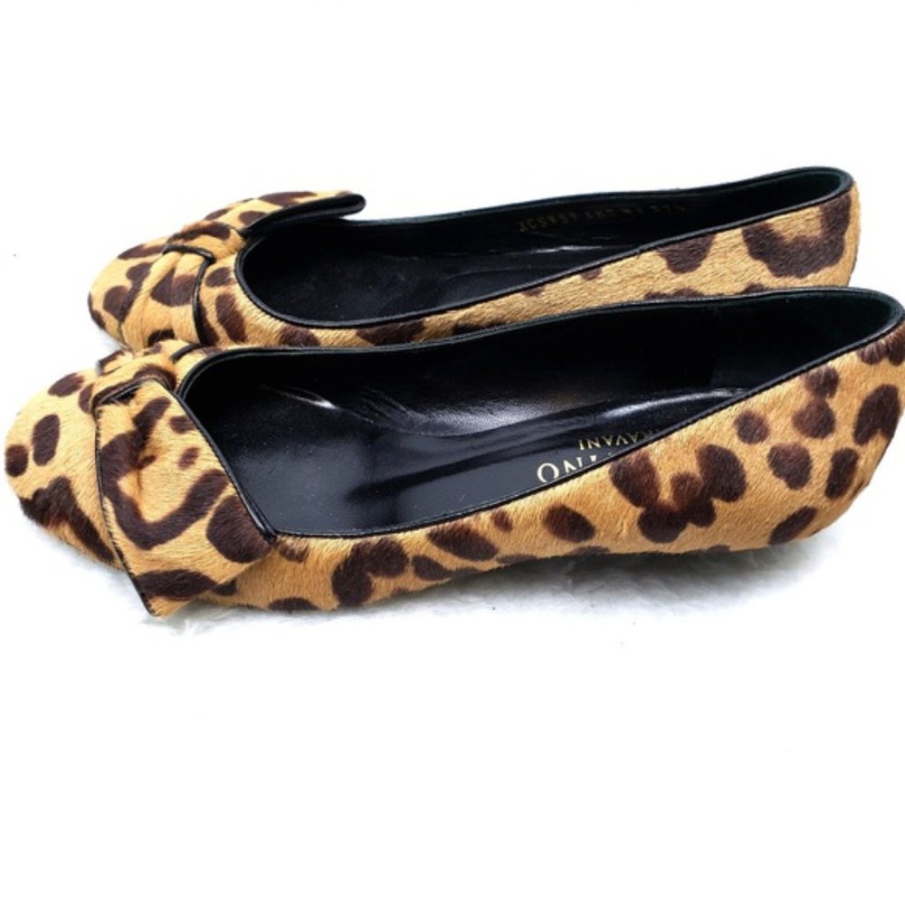 Valentino calfs hair leopard print kitten heels